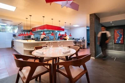 https://www.palmarbeachresortandspa.com/galleries/Restaurants/Chef's Table Restaurante Cocina de Autor.webp